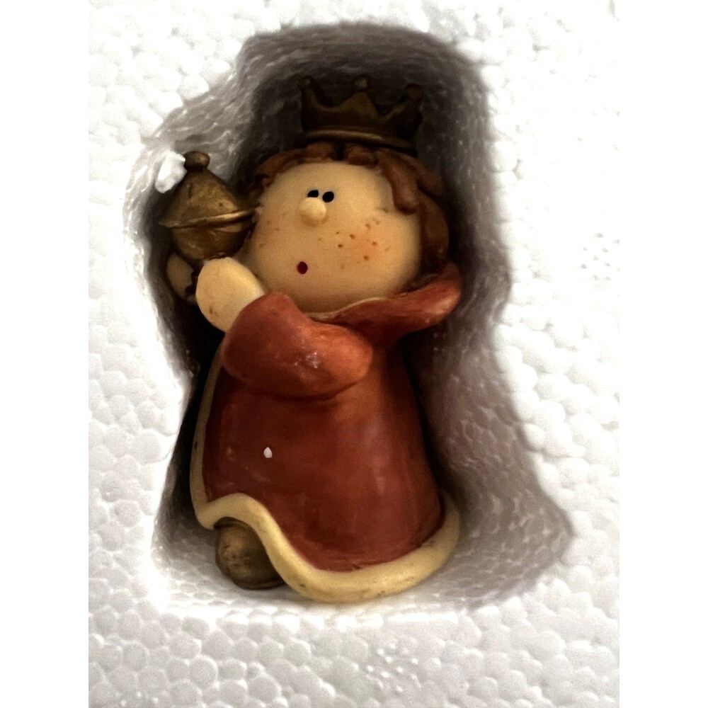 Nativity Set Lighted 8 Pcs. Baby Jesus, Mary, Joseph, Shepherd, Wise Men Kings - Picture 10 of 16